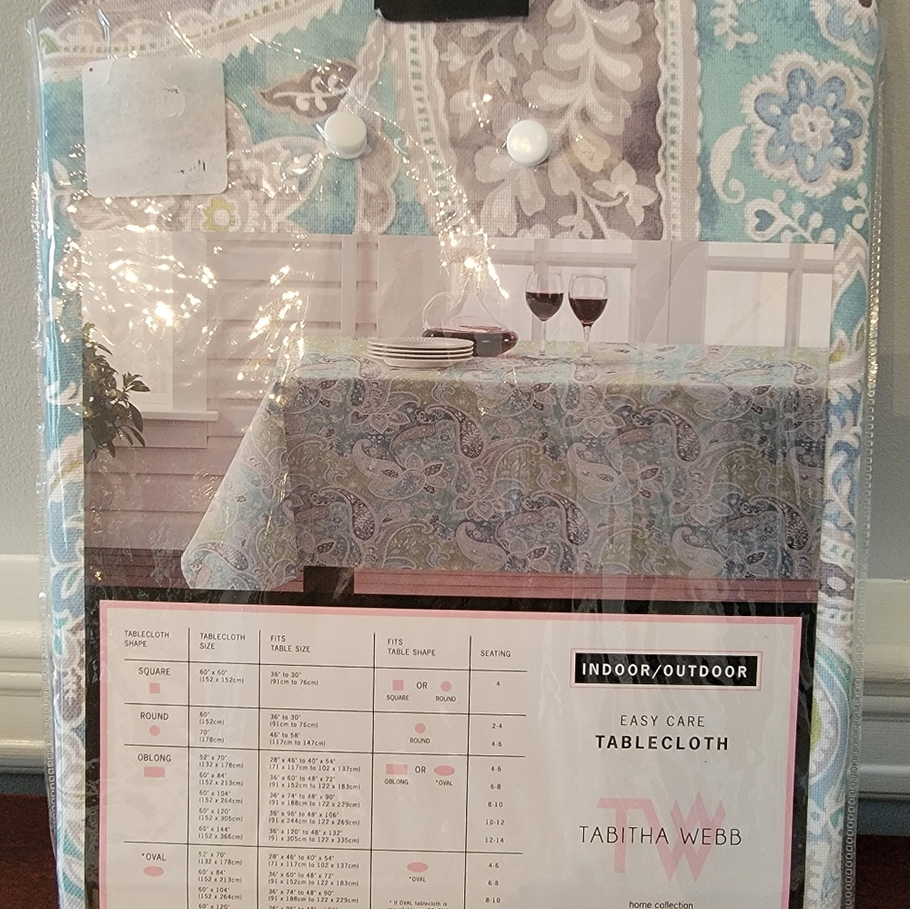 Indoor/Outdoor Tablecloth - Picture 2 of 3